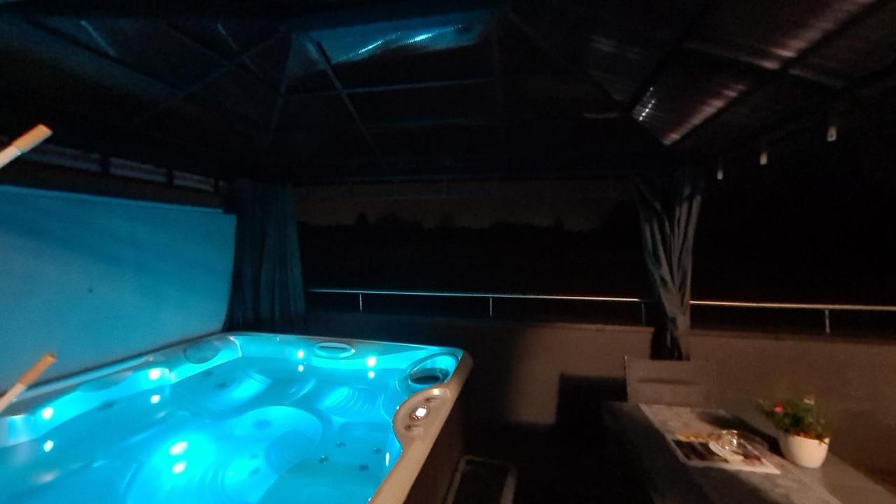 Apartament - Jacuzzi رشيشوف المظهر الخارجي الصورة