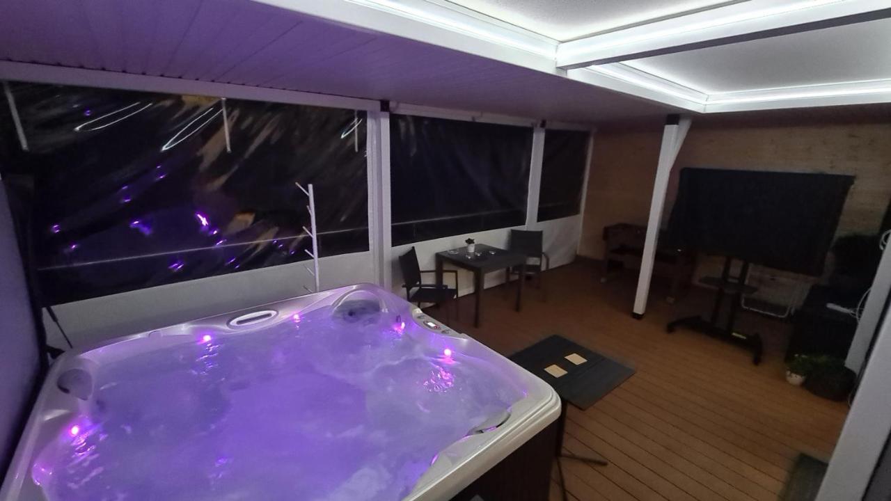 Apartament - Jacuzzi رشيشوف المظهر الخارجي الصورة