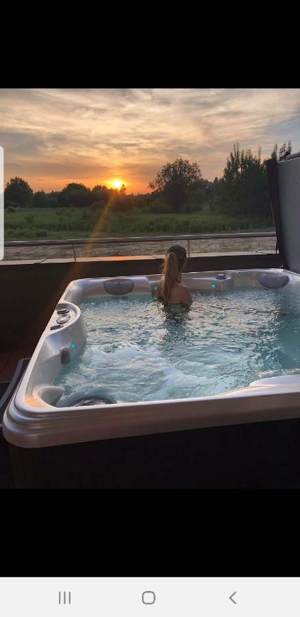 Apartament - Jacuzzi رشيشوف المظهر الخارجي الصورة